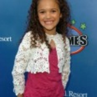 Madison_Pettis_1235034996_1