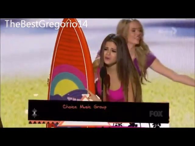 bscap0138 - xX_Teen Choice Awards 2012 - Singing Happy Birthday to Selena