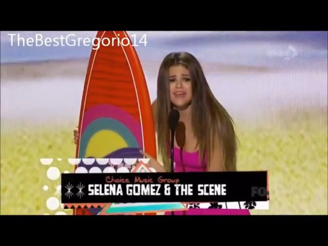 bscap0145 - xX_Teen Choice Awards 2012 - Singing Happy Birthday to Selena