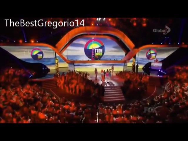 bscap0186 - xX_Teen Choice Awards 2012 - Singing Happy Birthday to Selena