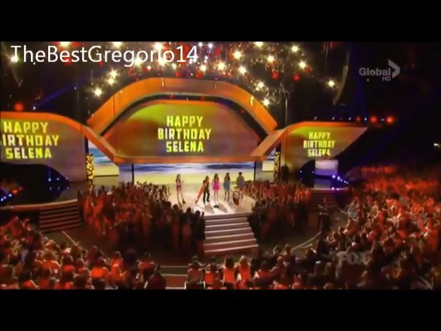 bscap0245 - xX_Teen Choice Awards 2012 - Singing Happy Birthday to Selena