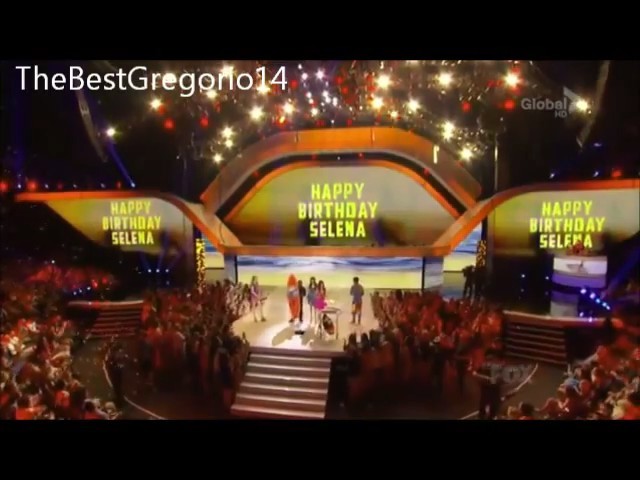 bscap0252 - xX_Teen Choice Awards 2012 - Singing Happy Birthday to Selena