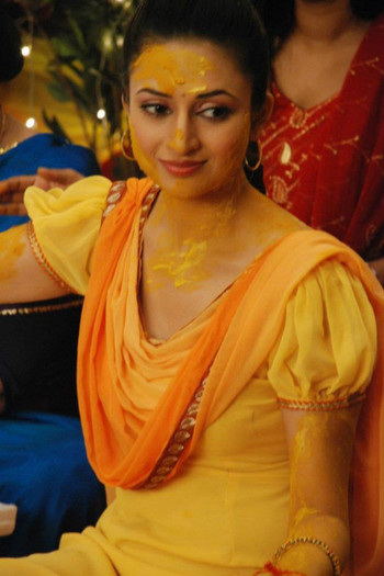 V2JRo - divyanka tripathi