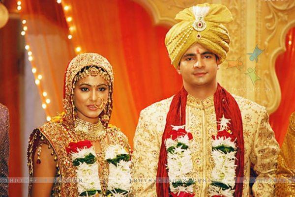 422943_365450776808096_1848890817_n - Karan Mehra and Hina Khan