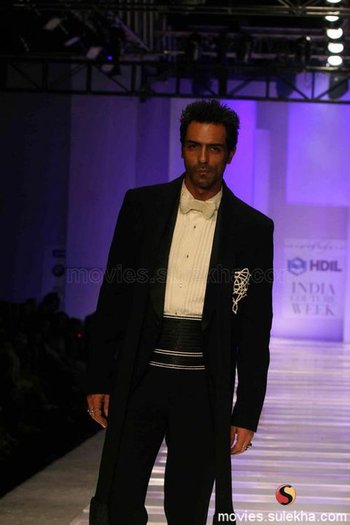 200487_194173213955844_4532200_n - 0 Arjun Rampal