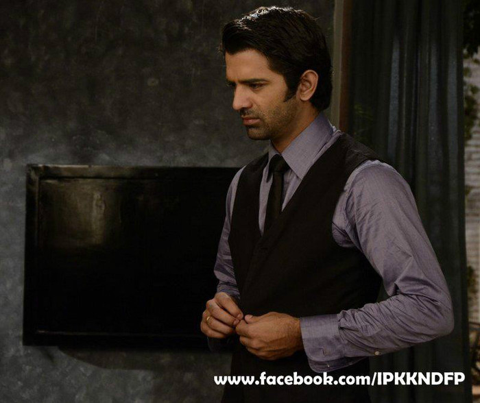 12 - Iss Pyaar Ko Kya Naam Doon - Picture Gallery III