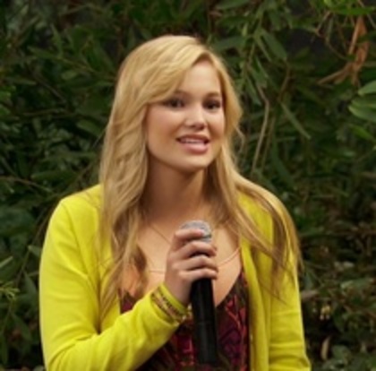 79859220_TKMQKIQ - Olivia Holt