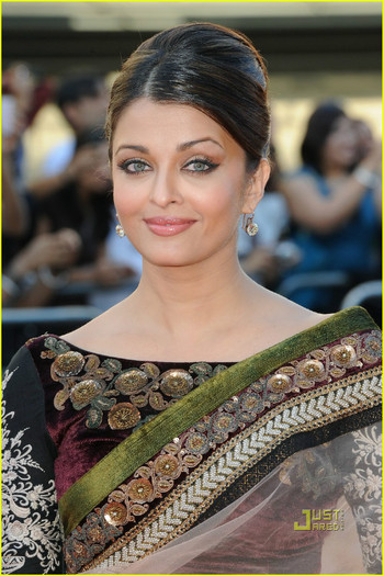 aishwarya-rai-raavan-premiere-01 - Aishwarya Rai 2