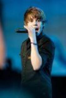 17481046 - Justin Beber