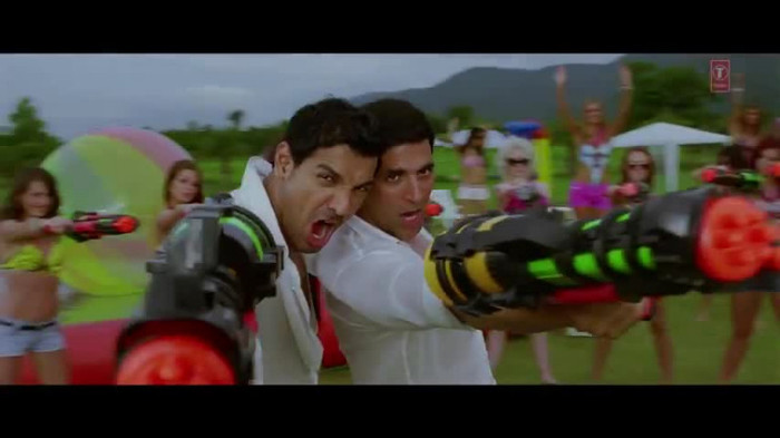 vlcsnap-00059 - Make Some Noise - Desi Boyz