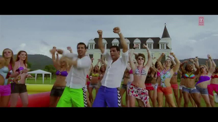 vlcsnap-00067 - Make Some Noise - Desi Boyz