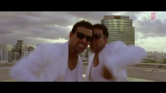 vlcsnap-00149 - Make Some Noise - Desi Boyz