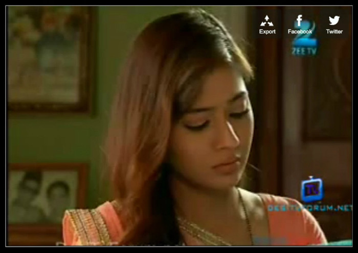 3-tile - SARA KHAN NEW PIC 4