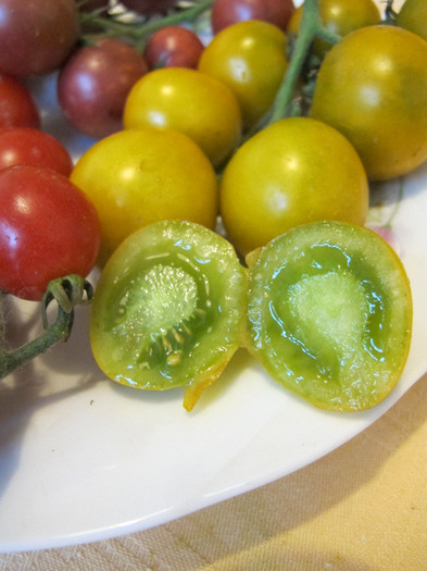 Romania 2012 Green Grape; GREEN GRAPE - o MINUNATIE!Am cumparat aceste tomate ca SEMIDETERMINATE dar s-au comportat ca NEDETERMINATE.
