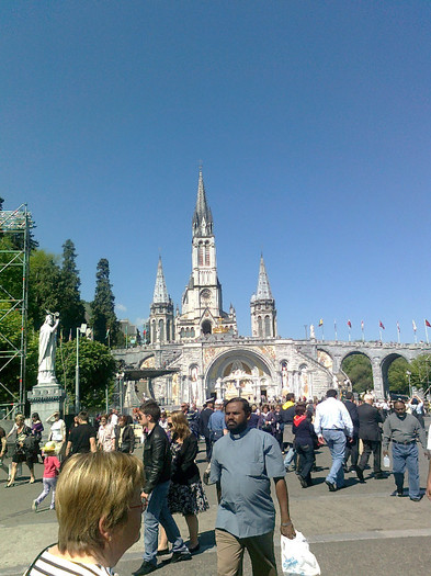 LOURDES (5); forfota de dimineata
