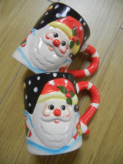 Santa Ceramic Tea Cups; Cani ceai Mos Craciun.
