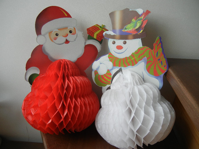 Paper Ornaments-Santa & Snowman; Ornamente hartie- Mos Craciun, Om de zapada.
