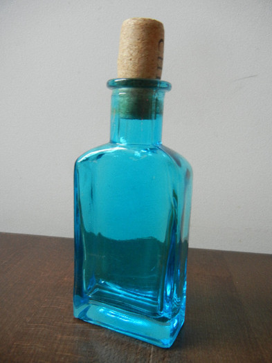 Blue Glass Oil Bottle; sticluta albastra pt. ulei.

