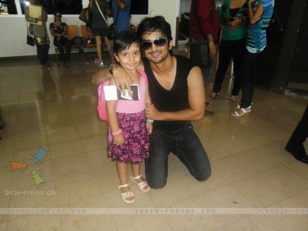 196890-sushant-singh-rajput-at-mauritius-airport