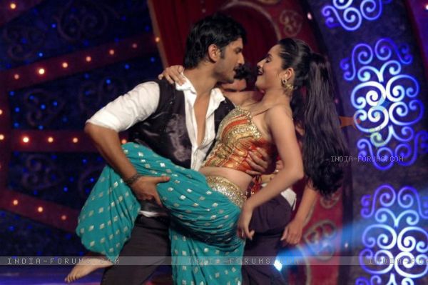 197816-ankita-lokhande-and-sushant-singh-rajput-performing-for-valenti - ankita si sushant