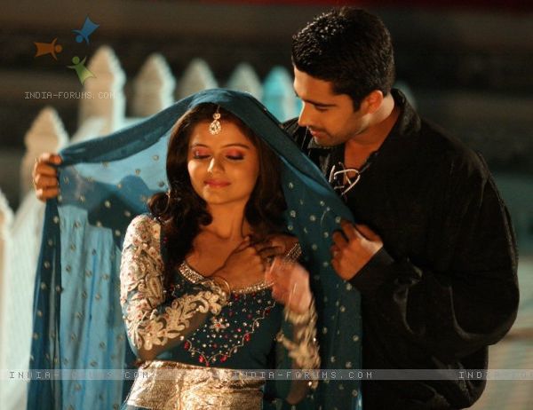 156153-avinash-sachdev-as-dev-and-rubina-dilaik-as-radhika-in-chhoti-b