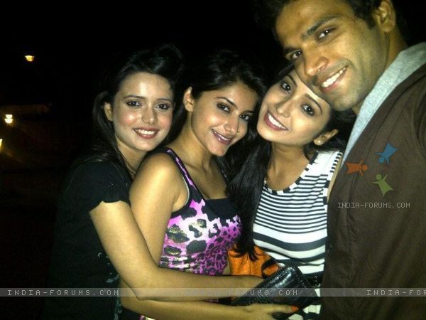 231498-asha-jia-shruti-and-rithvik