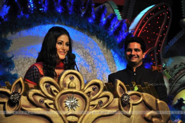 164018-karan-and-hina-at-award-function