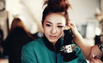 images (9) - 2NE1 Momente triste