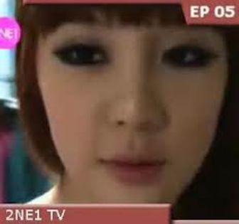 bom momente grele tv - 2NE1 Momente triste