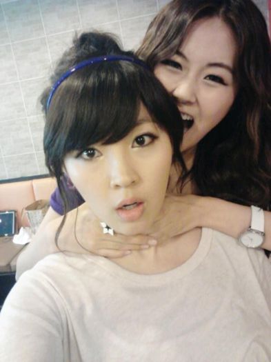 jiyoon and gayoon2 - 4 Minute