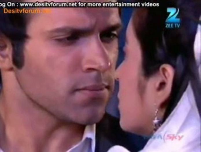 00_03_19 - P-arjun and purvi pure-love scene-P