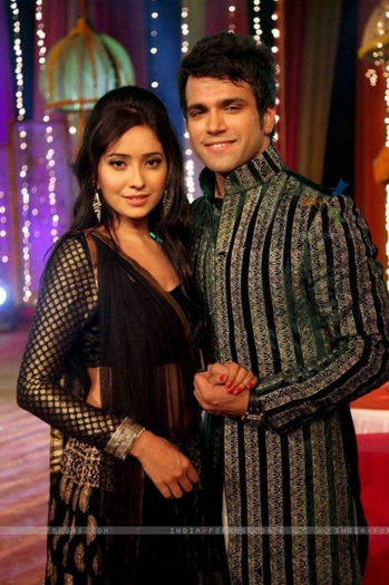 554421_119142894927712_183009177_n - poze cu asha negi and rithvik dhanjani