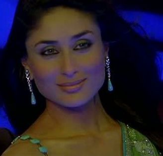 kareena caps (168) - Kareena Kapoor