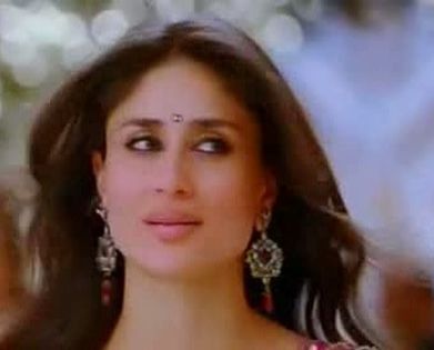 kareena caps (190) - Kareena Kapoor