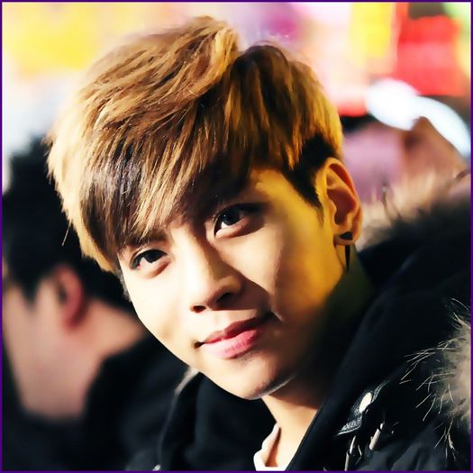 - Ouff,binee..:o3 {ii da un pwp;se ridica;se pune in pat..:o3} E Binee? :o3. - 0 - 3 SALON l 003 l JongHyun