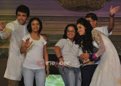 imagesCARG2A2O - Asha Negi si Rithvik Dhanjani poze COOL