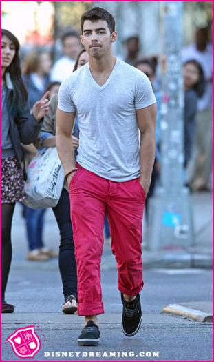 Joe-Jonas-Pink-Capris-NYC