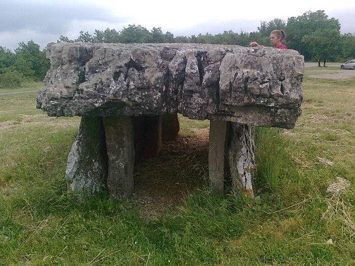 DOLMEN-mormant preistoric (1)