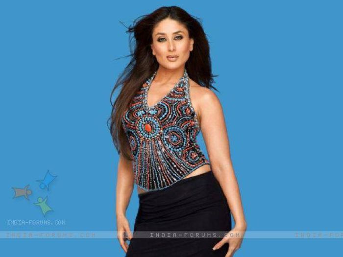 397412_512923958756932_976947742_n - Kareena Kapoor 2