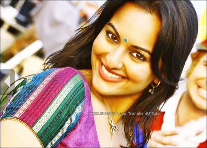 960186_319578731506818_567293969_n - Sonakshi Sinha