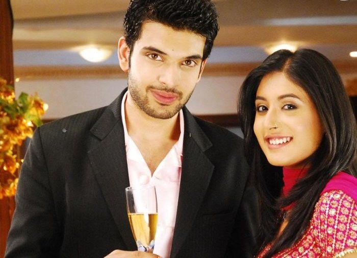 Kritika_Kamra_Karan_Kundra_sweet_couple