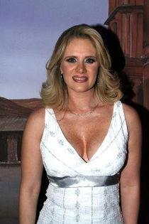 Erika_Buenfil_1236419778_4