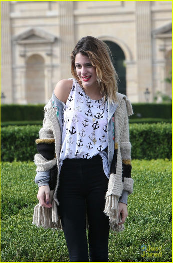 martina-stoessel-paris-pictures-02 - Martina Stoessel la Paris - 1