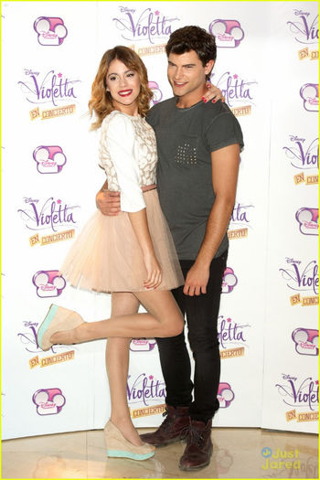 martina-stoessel-violetta-madrid-photo-call-14