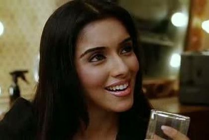 ghajini caps (44) - Asin Thottumkal