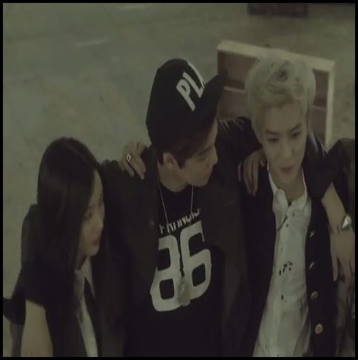 (Kai) ..(intra i.p cu Luhan si cu Sohee) Cine stiee,fluturasii sunt multi. :>