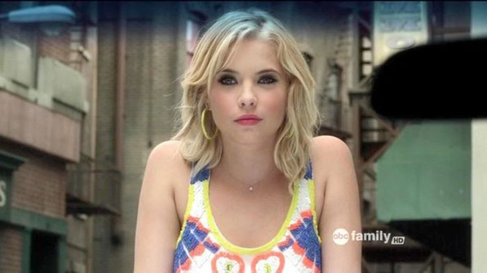 52 - l - O Ashley Benson