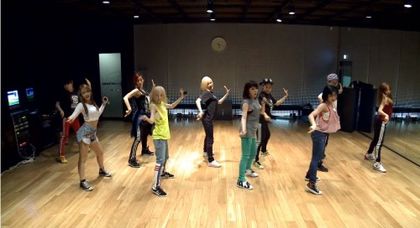 j1 - 2NE1 dance practice