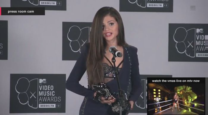 bscap0122 - xX_Interview MTV VMA press room 2013