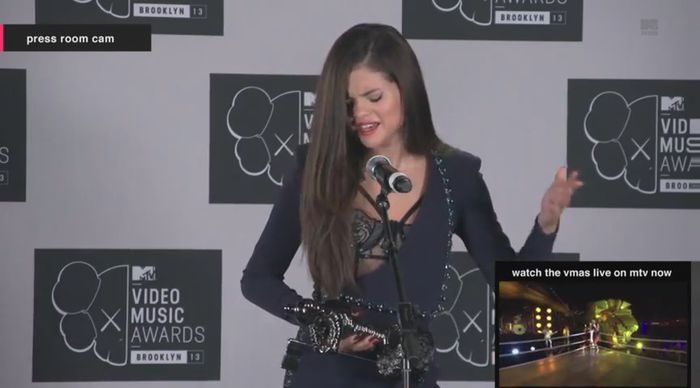 bscap0136 - xX_Interview MTV VMA press room 2013